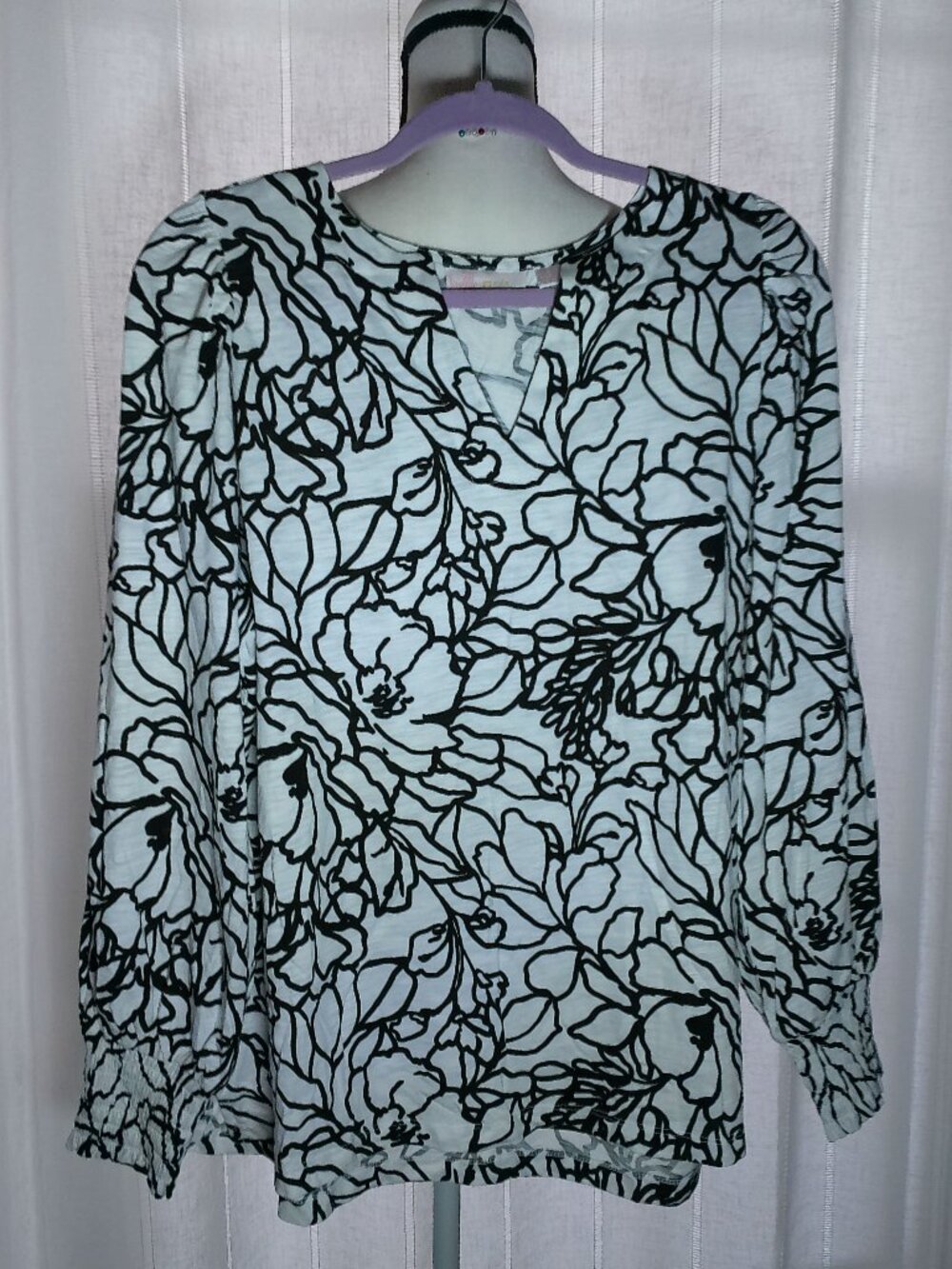 BELLE by KIM GRAVEL NWOT Long Sleeve V-Neck White w/Black Florals Blouse L - Picture 2 of 9